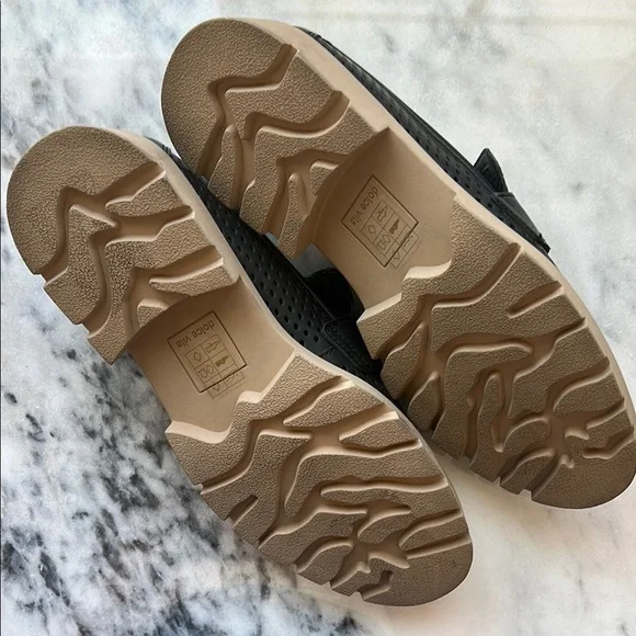 Dolce Vita Black Easley Perforated Lug Loafers | 8 - Picture 3 of 6